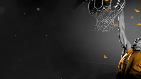 西蒙尼小将撞倒马竞边裁，西班牙人场上现滑稽一幕！