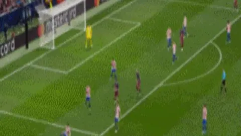 上海海港与大连人足協杯四分之一決賽次回合战平，奥斯卡伤愈复出替补观战